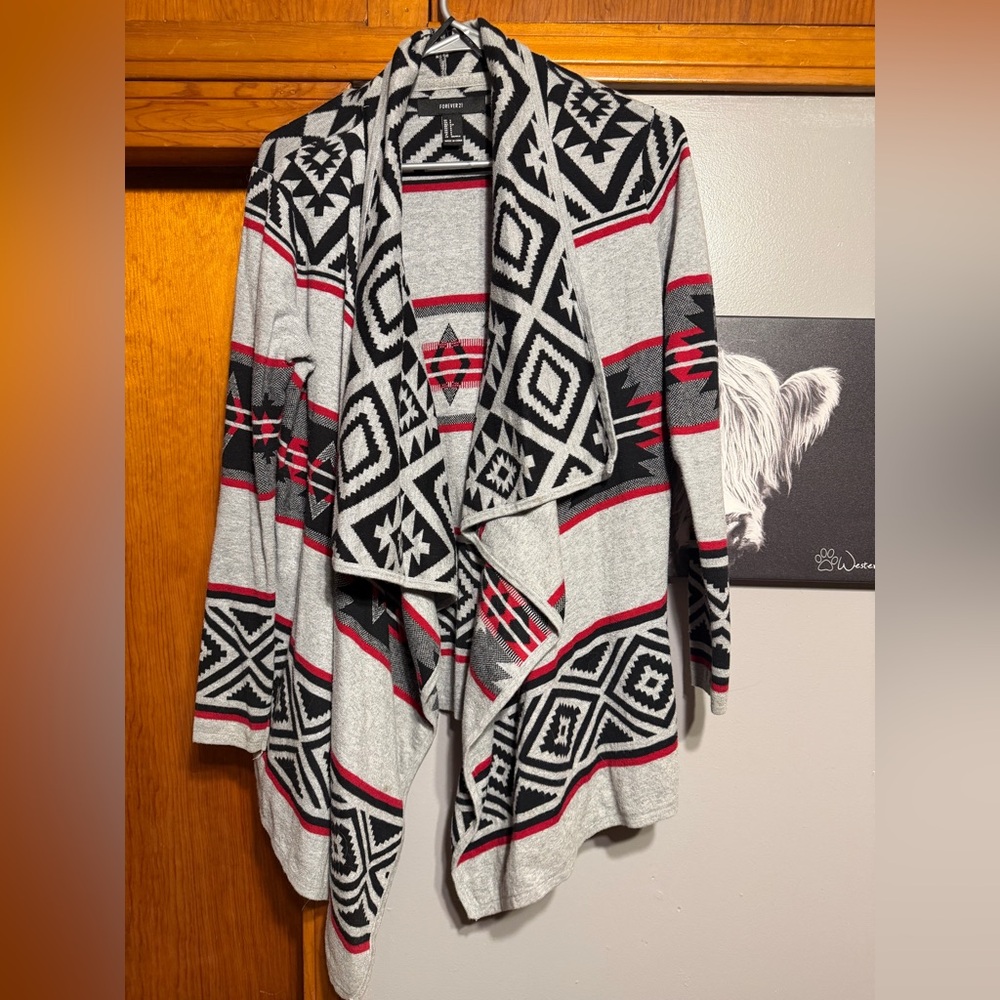 Forever 21 Black and Gray Patterned Sweater